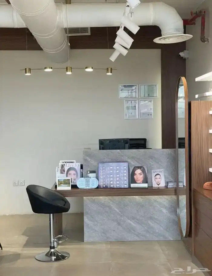 ديكور معرض محل نظارات للبيع جديد الرياض بصريات 3