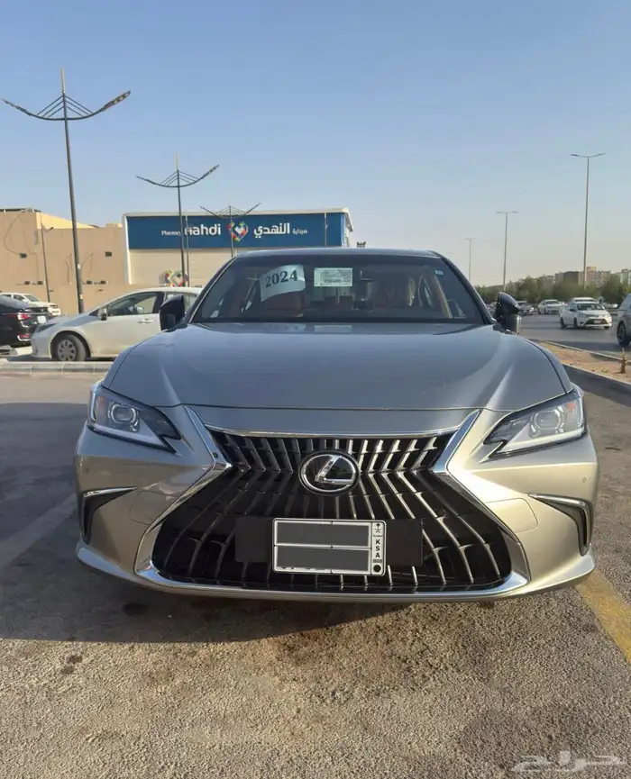 لكزس ES250 عبداللطيف جميل سعودي 0