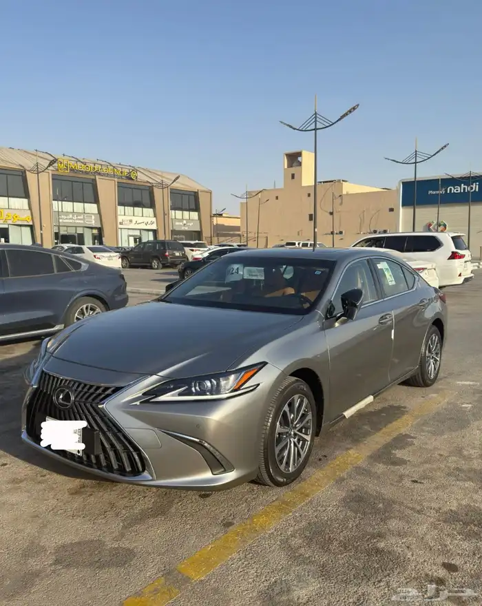 لكزس ES250 عبداللطيف جميل سعودي 1