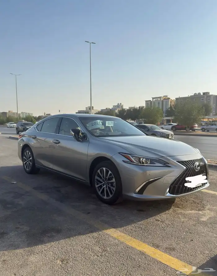 لكزس ES250 عبداللطيف جميل سعودي 4