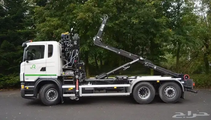 Containers for transporting and disposing of waste 7