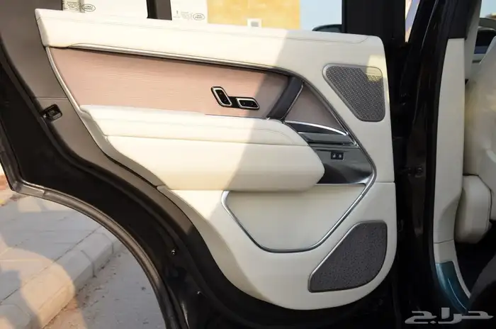 رنج روفر 2025 12