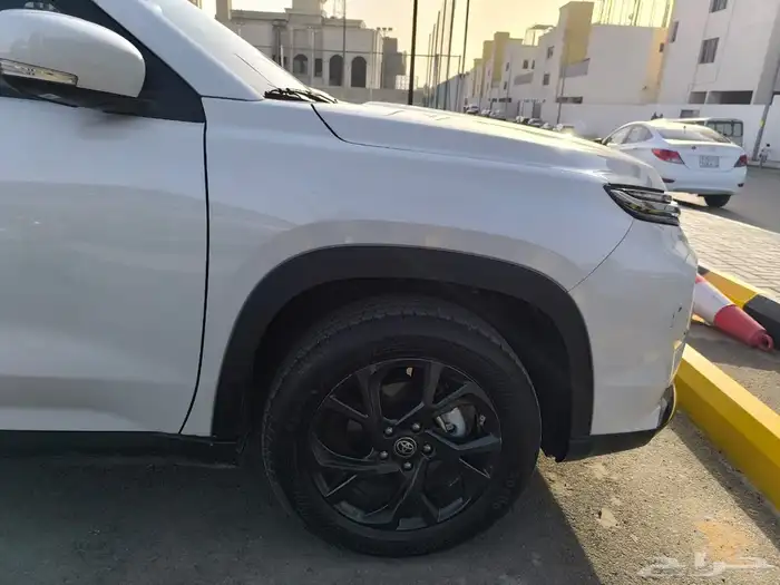 تويوتا اوربان كراوزر للتنازل 9