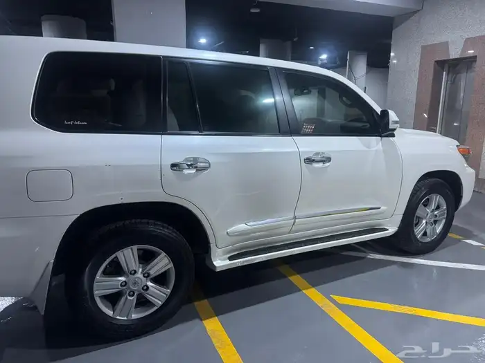 لاندكروزر نظيف جدا ممشى قليل 5