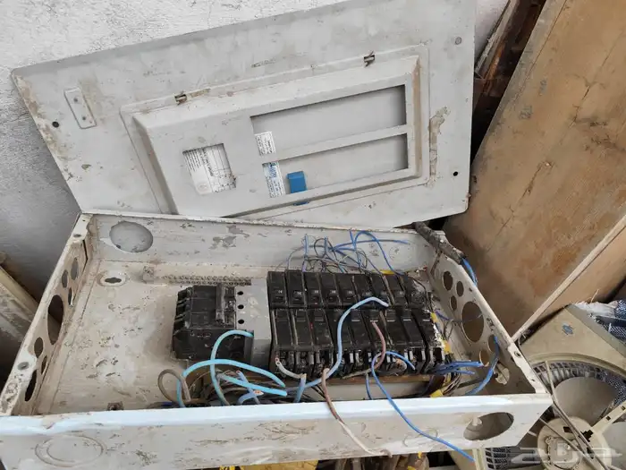 ماتور المصعد  ماتور المياه 3 حبات  صندوق الكهرباء كامل. 10