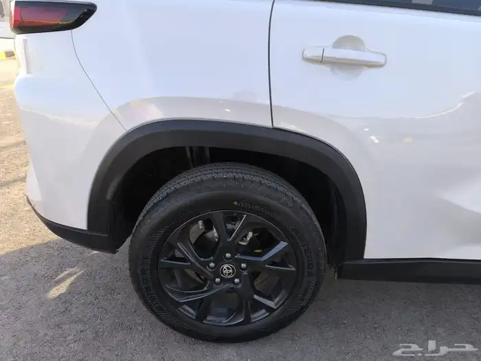 تويوتا اوربان كراوزر للتنازل 8