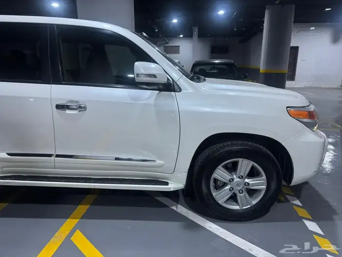 لاندكروزر نظيف جدا ممشى قليل 1