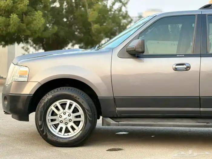 اكسبديشن 2012 نظيف جدا ماشي 130 فقط 6