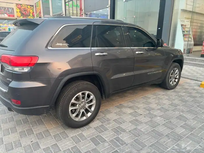 جيب جراند شيروكي لمتيد 12