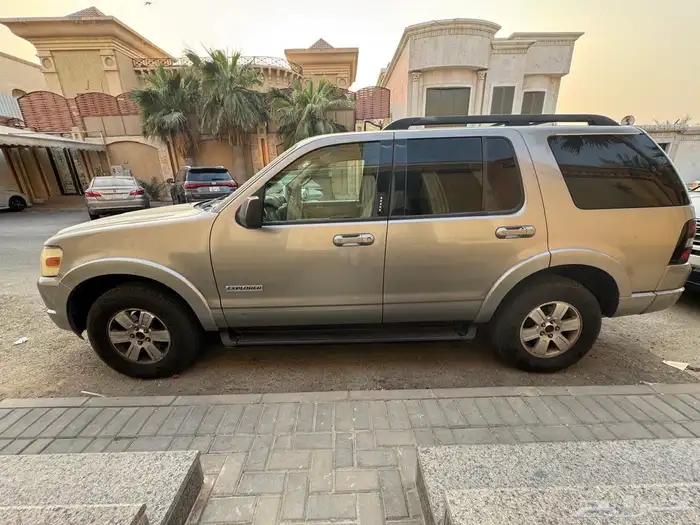 فورد نظيف2008 القير والمكينة سليمة 0