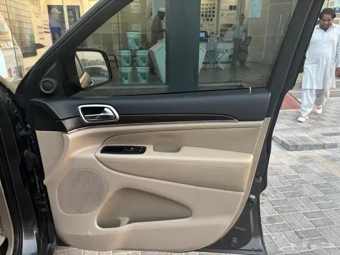 جيب جراند شيروكي لمتيد 9