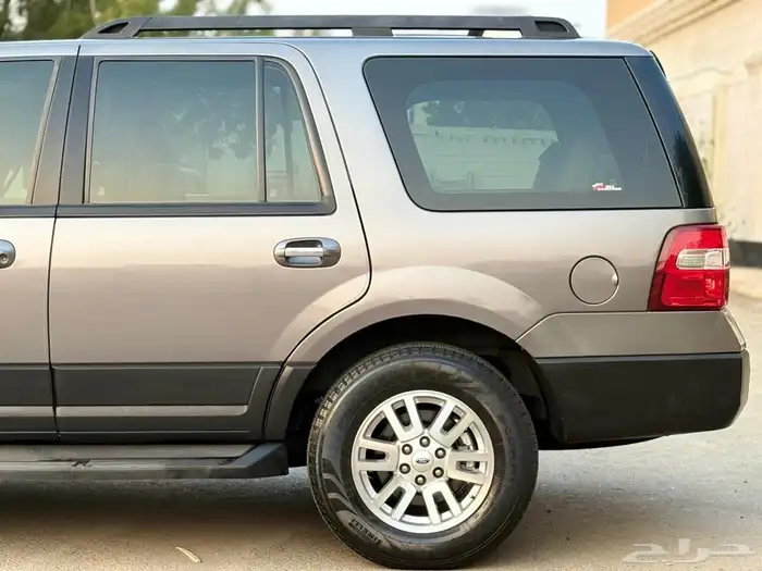 اكسبديشن 2012 نظيف جدا ماشي 130 فقط 5