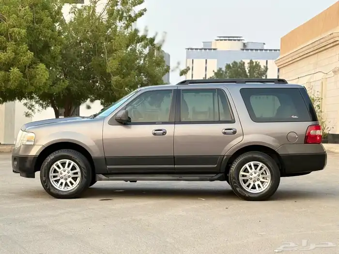 اكسبديشن 2012 نظيف جدا ماشي 130 فقط 4