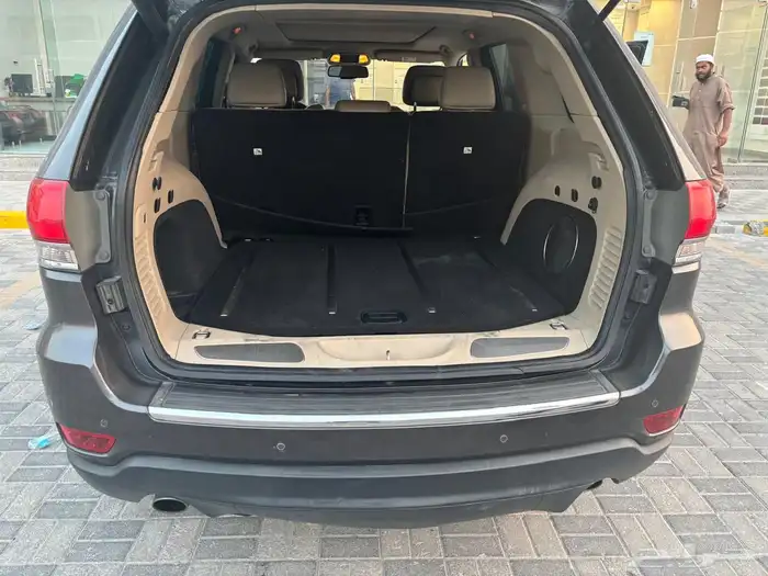 جيب جراند شيروكي لمتيد 3