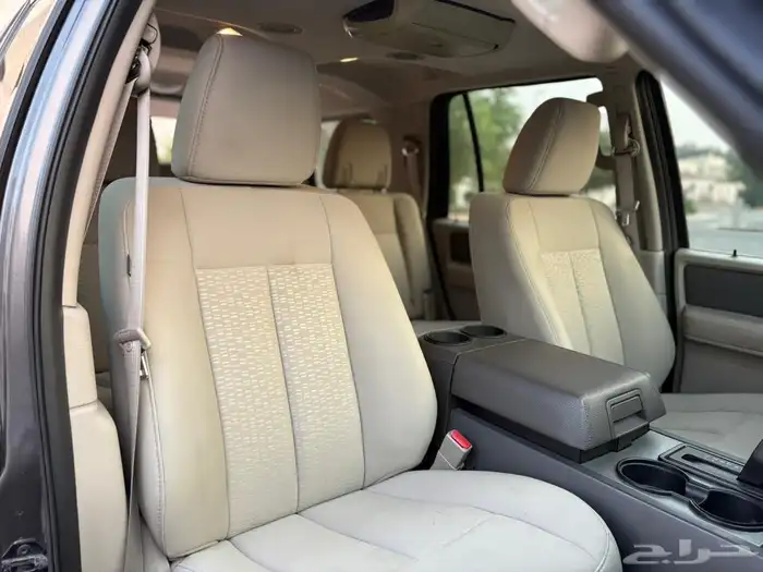 اكسبديشن 2012 نظيف جدا ماشي 130 فقط 24