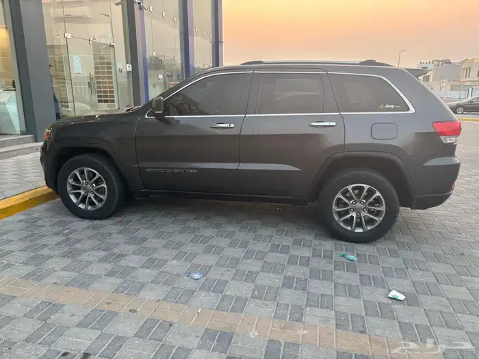 جيب جراند شيروكي لمتيد 10