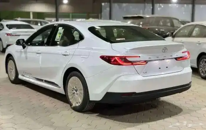 تويوتا كامري LE بنزين وهايبرد 2025 سعودي باقل سعر عرض اليوم 3