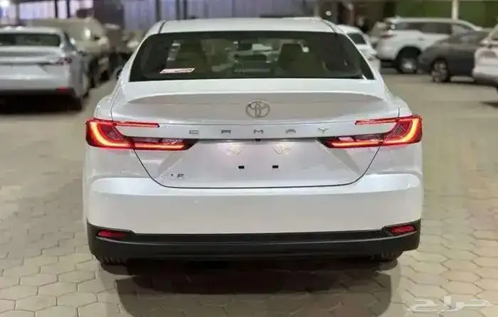 تويوتا كامري LE بنزين وهايبرد 2025 سعودي باقل سعر عرض اليوم 4