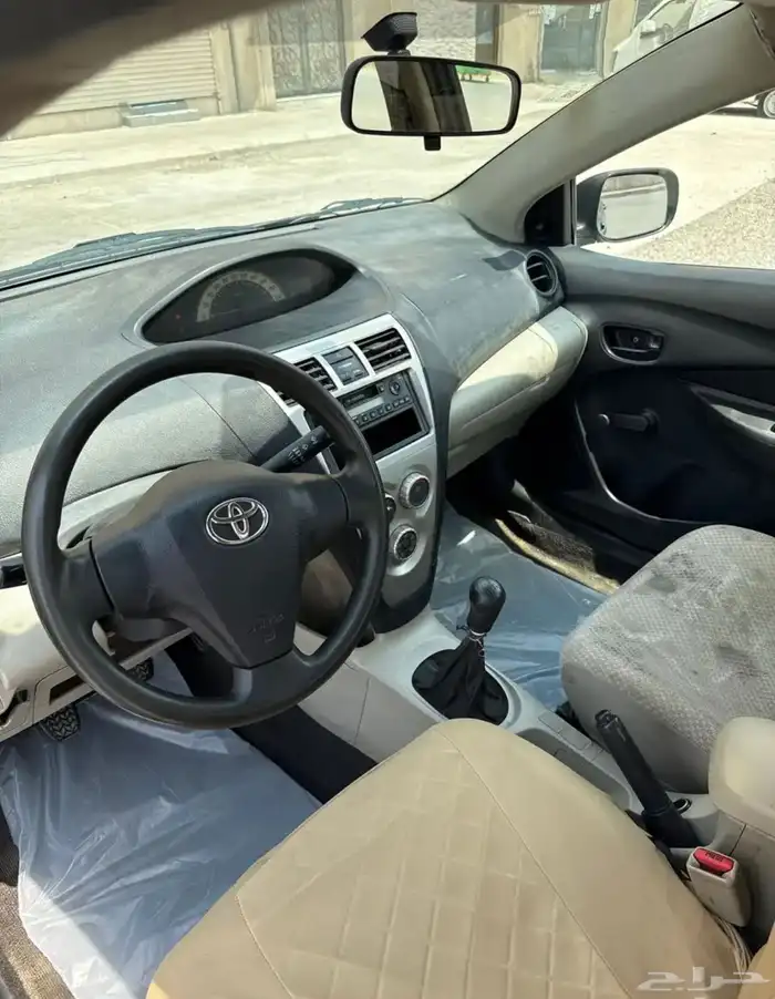 تابوتا يارس نضيفه وسعر مناسب لصامل 9