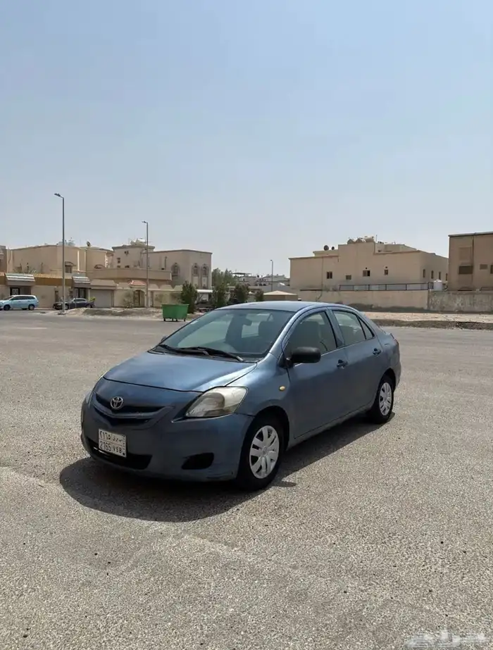 تابوتا يارس نضيفه وسعر مناسب لصامل 0