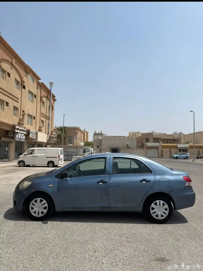 تابوتا يارس نضيفه وسعر مناسب لصامل 1