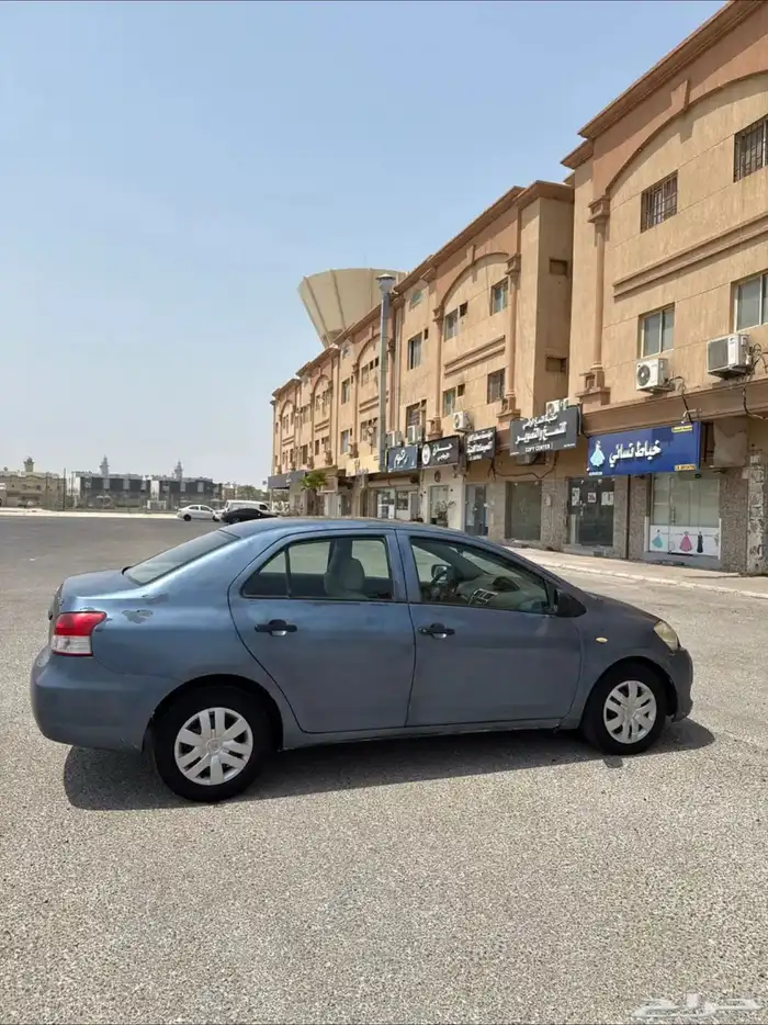 تابوتا يارس نضيفه وسعر مناسب لصامل 7