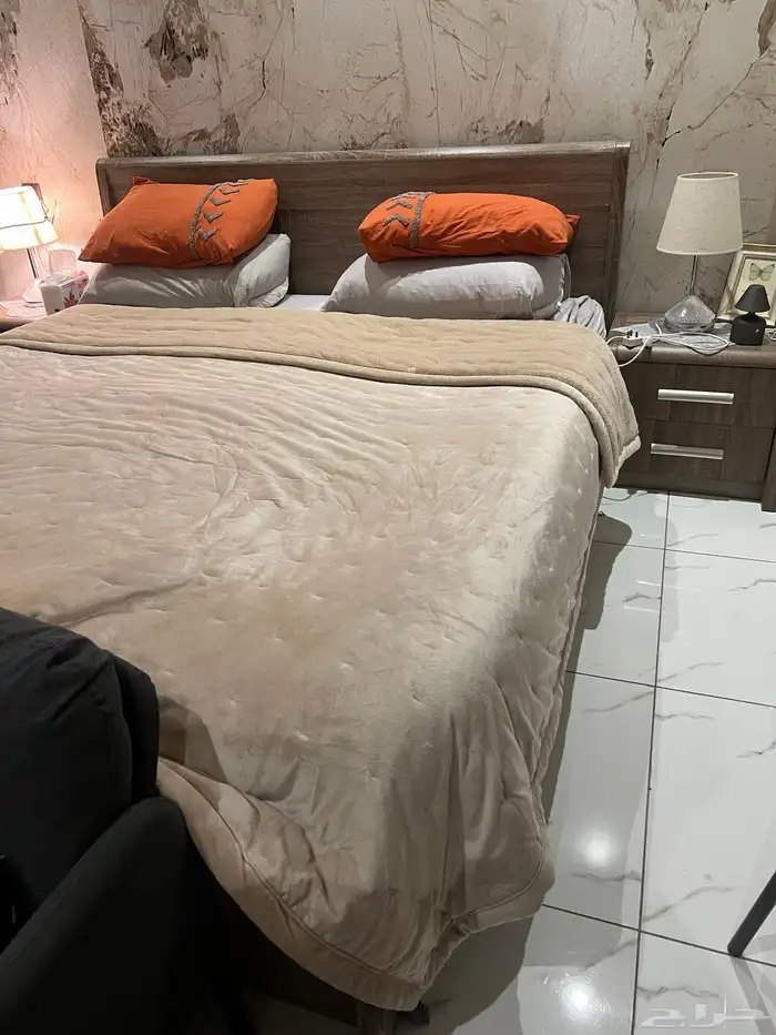 سرير خشب مقاس 180 للبيع   المرتبة 0