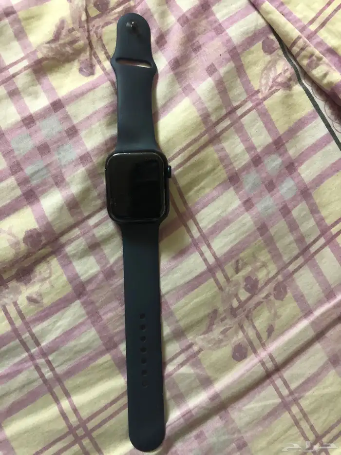 ساعة ابل se 44 ملى جديد ما استخدمتها من اشتريتها 0