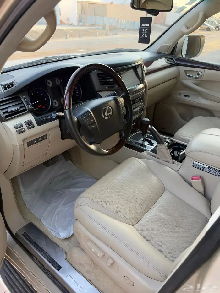 جيب لكزس LX570 موديل 2009 فل كامل 24