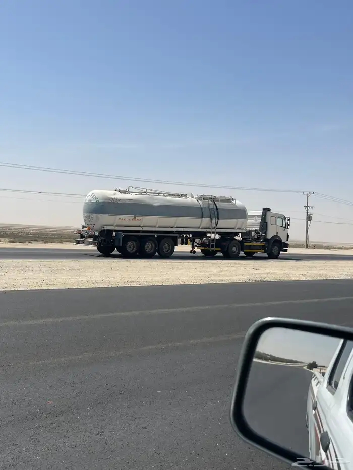 للبيع معدات صندوق قلاب 20 متر وتانكي ماء حلو 2