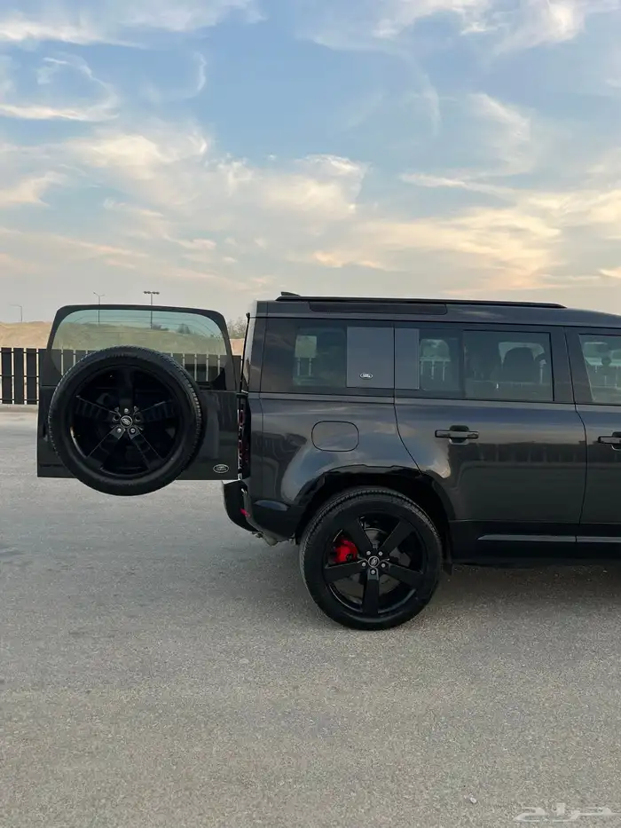 ديفندر 2023 SE P300 18