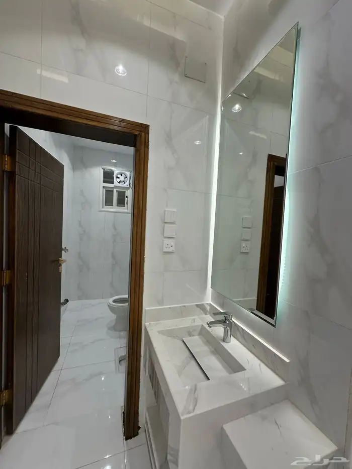 للبيع دور ارضي بمدخل خاص وحوش وسيع المحالة ابها 8