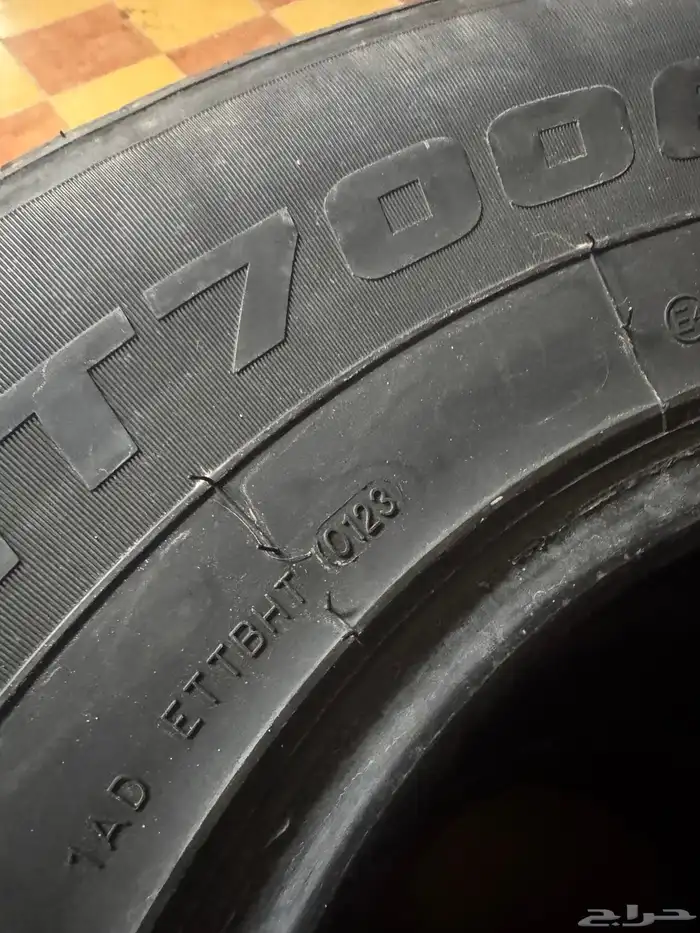للبيع كفرات شبه جديده 275 70 16 5