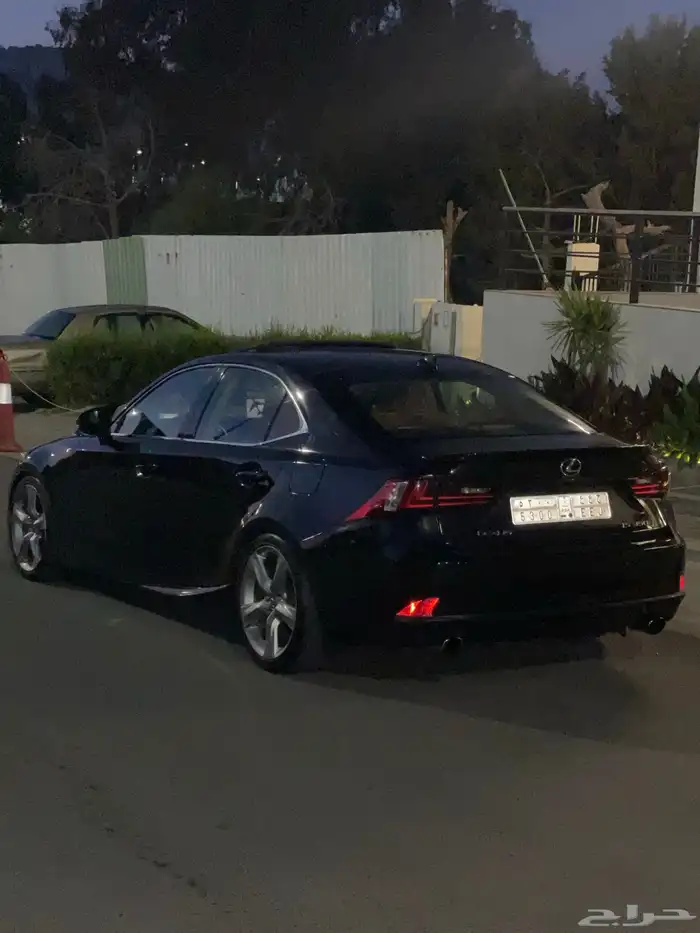 لكزس is(350)2015 فل كامل 9