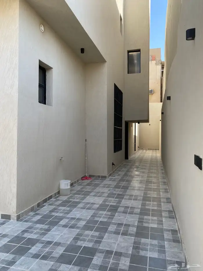 فلل للبيع في العريجاء الغربي شارع ابن حزم 1