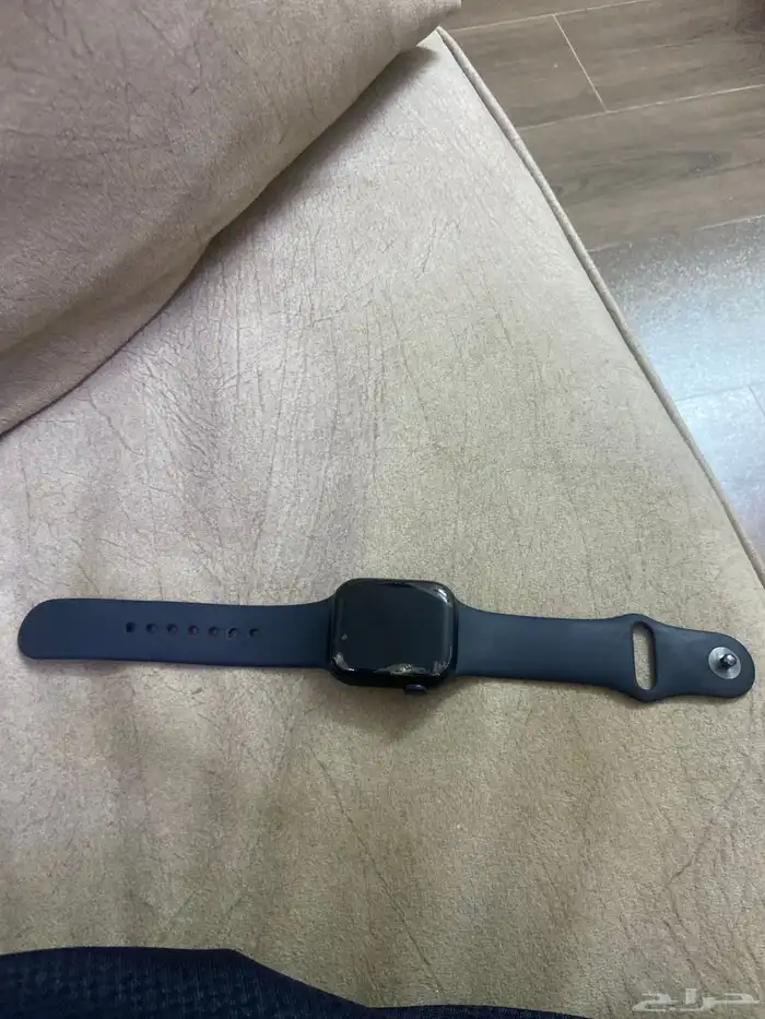 ساعة ابل له سنه معايه ونضيفه 0