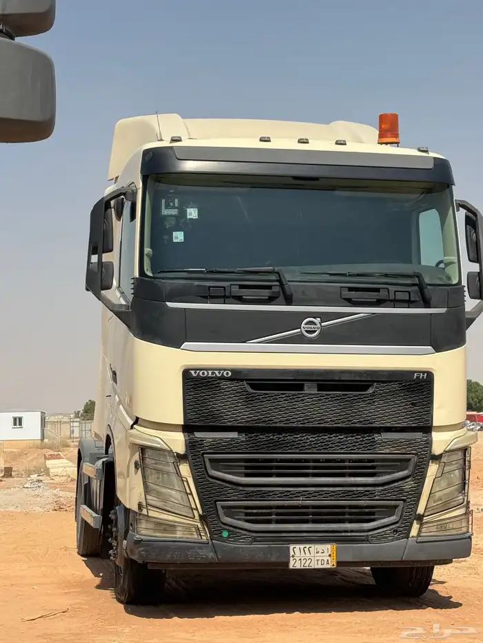راس شاحنه فولفو 2015 زاهديه قير تماتيك 1