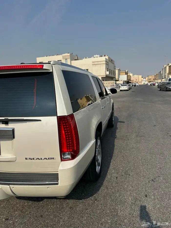 اسكاليد 2013 طويل ESV ممشى 195 الف كيلو الجميح 1