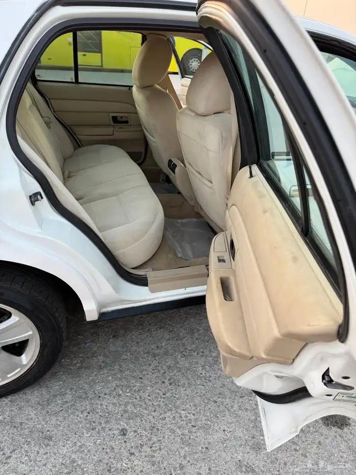 فورد كراون فكتوريا 2011 مخزن 10