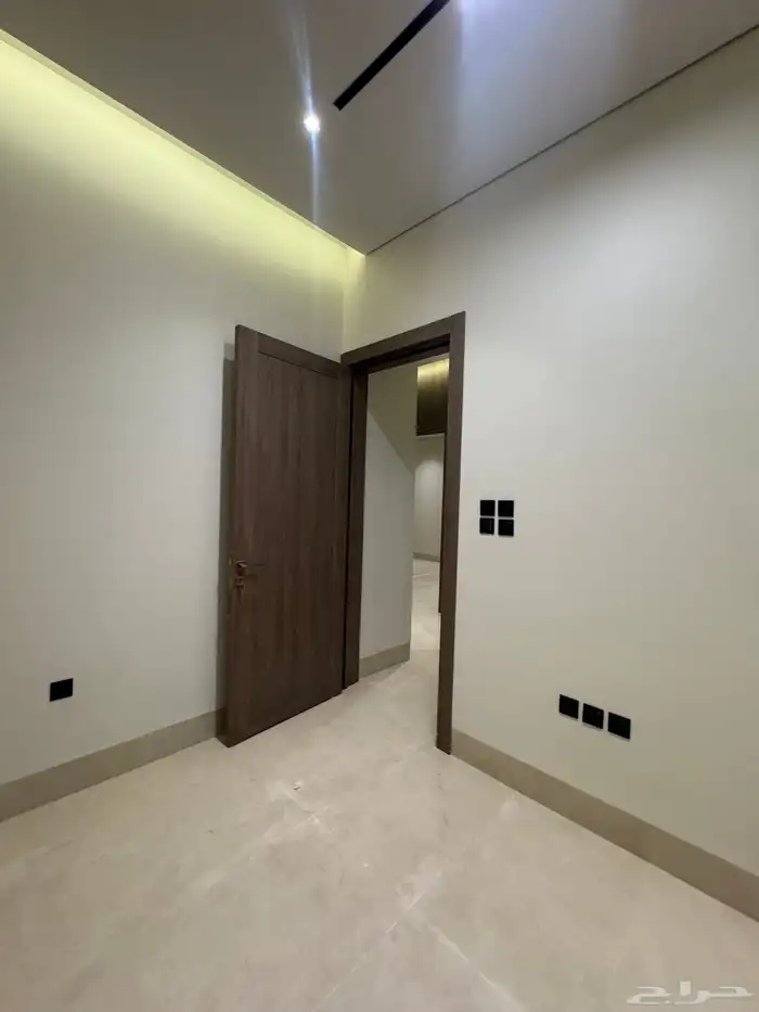 للبيع تاون هاوس ودور ارضي بحي المنار 7