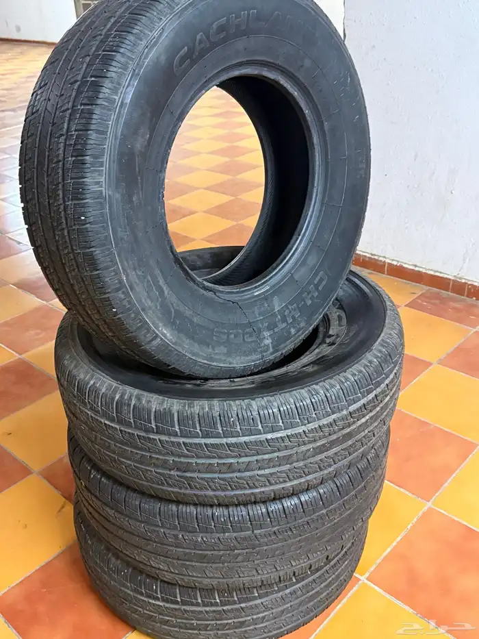 للبيع كفرات شبه جديده 275 70 16 0