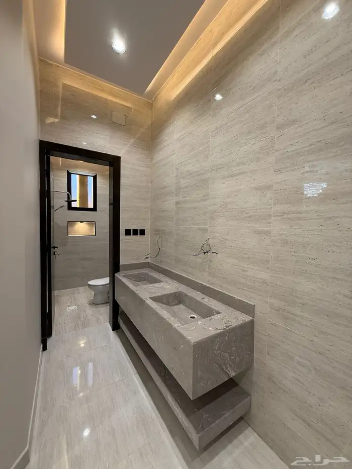 للبيع ارواف علويه بملحق وشقق ارضيه بغرفه مشب ابها حي الزهور 29