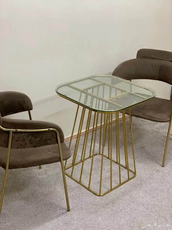 كرسي وطاولة 1