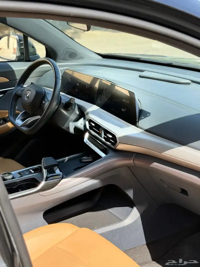 للبيع يوني تي 2023 11