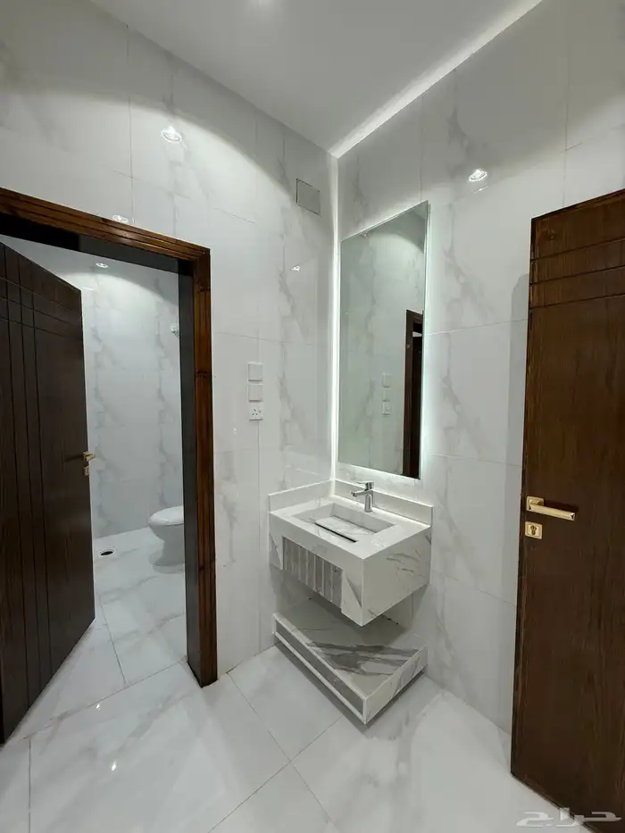 للبيع دور أرضي بحوش كبير شارع 25م قرب حديقة الزهور بالمحالة 10