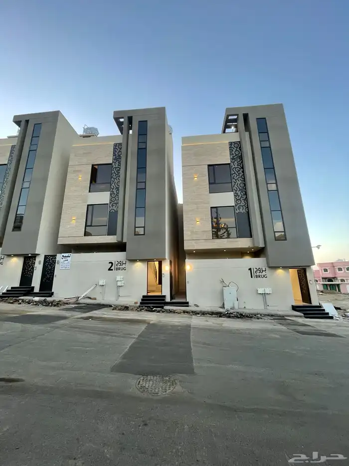 للبيع شقق تمليك علوي مع ملحق تشطيب ممتاز بحي حسام 0