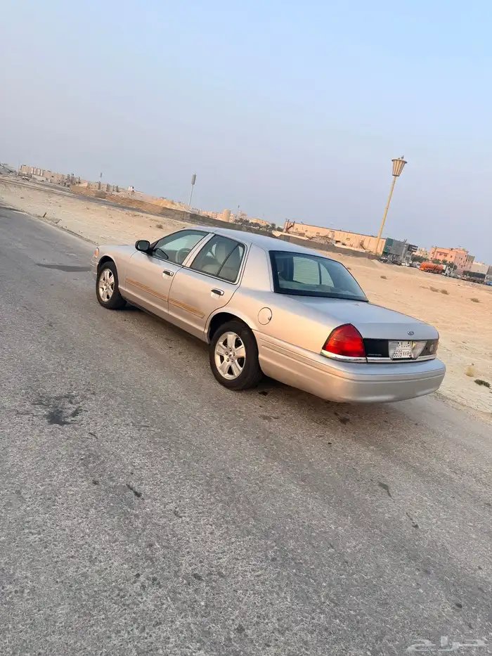 فورد كراون فكتوريا 2011 3