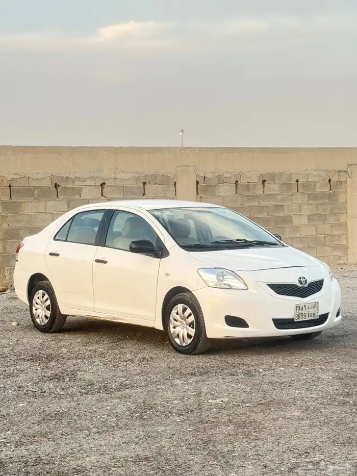 يارس 2011 قير عادي للبيع 1