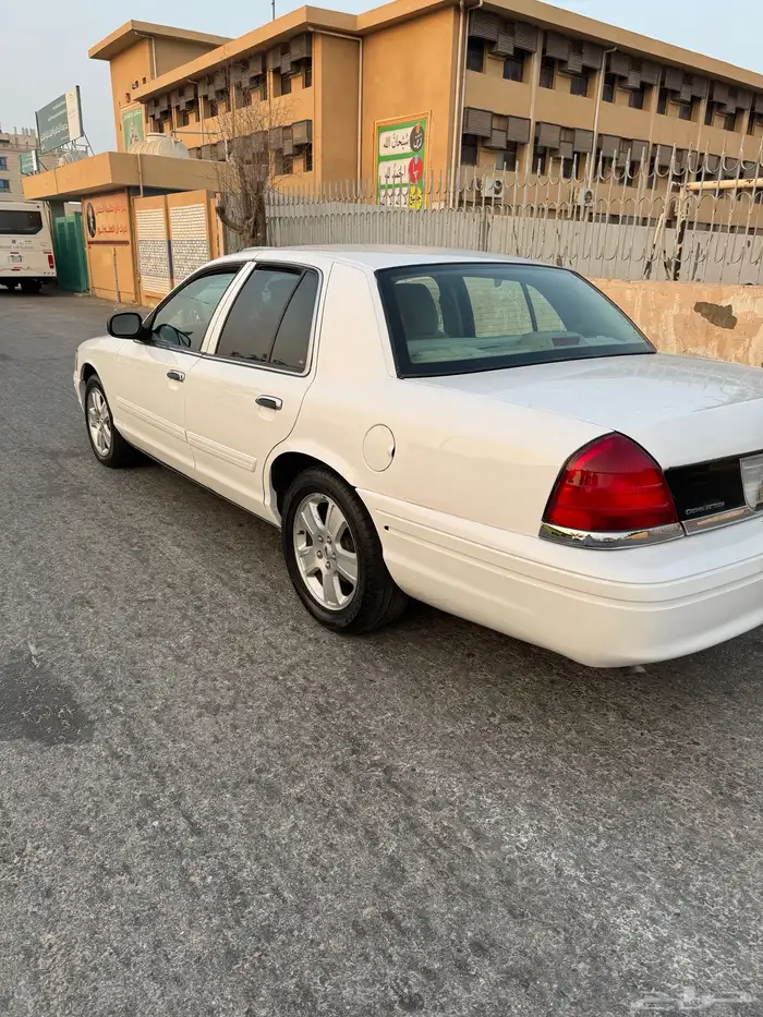 فورد كراون فكتوريا 2011 مخزن 7