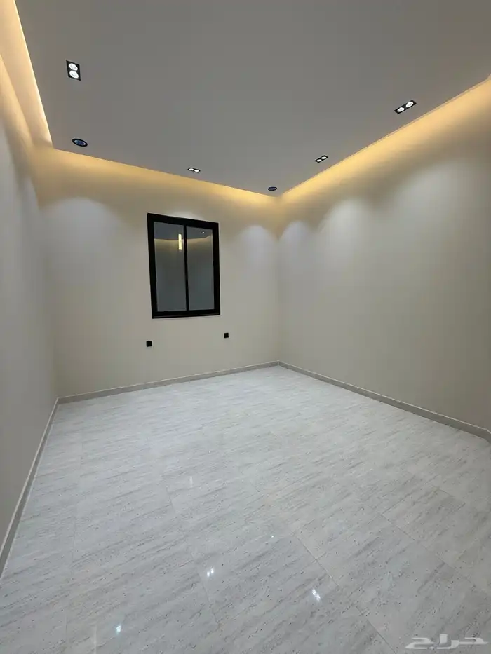 للبيع دور أرضي بحوش تصميم فخم وسعر عادل قرب باحص وضمك 18